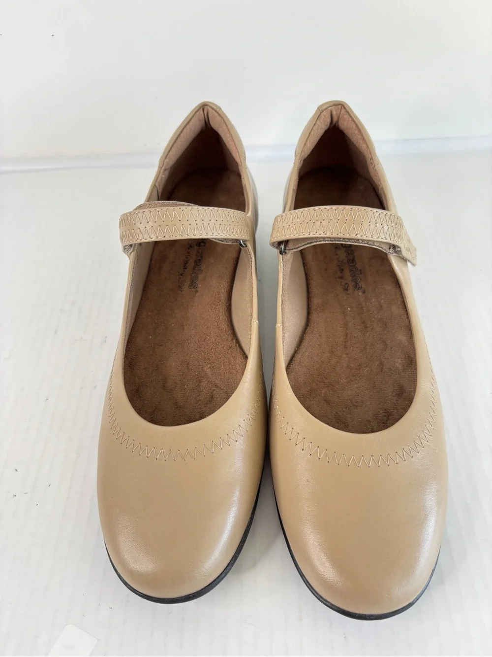 Walking Cradles Mary Jane Ballet Flats Sz 10.5 N Tan Leather Womens Comfort Shoe